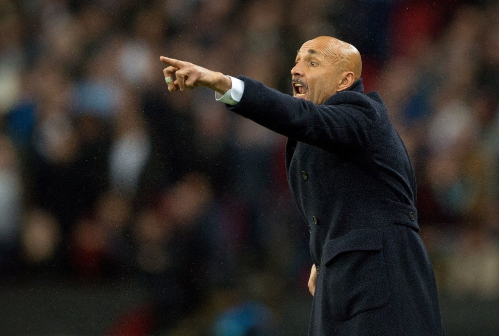 斯旺西城中卫抢断成功，为球队争取胜利的简单介绍