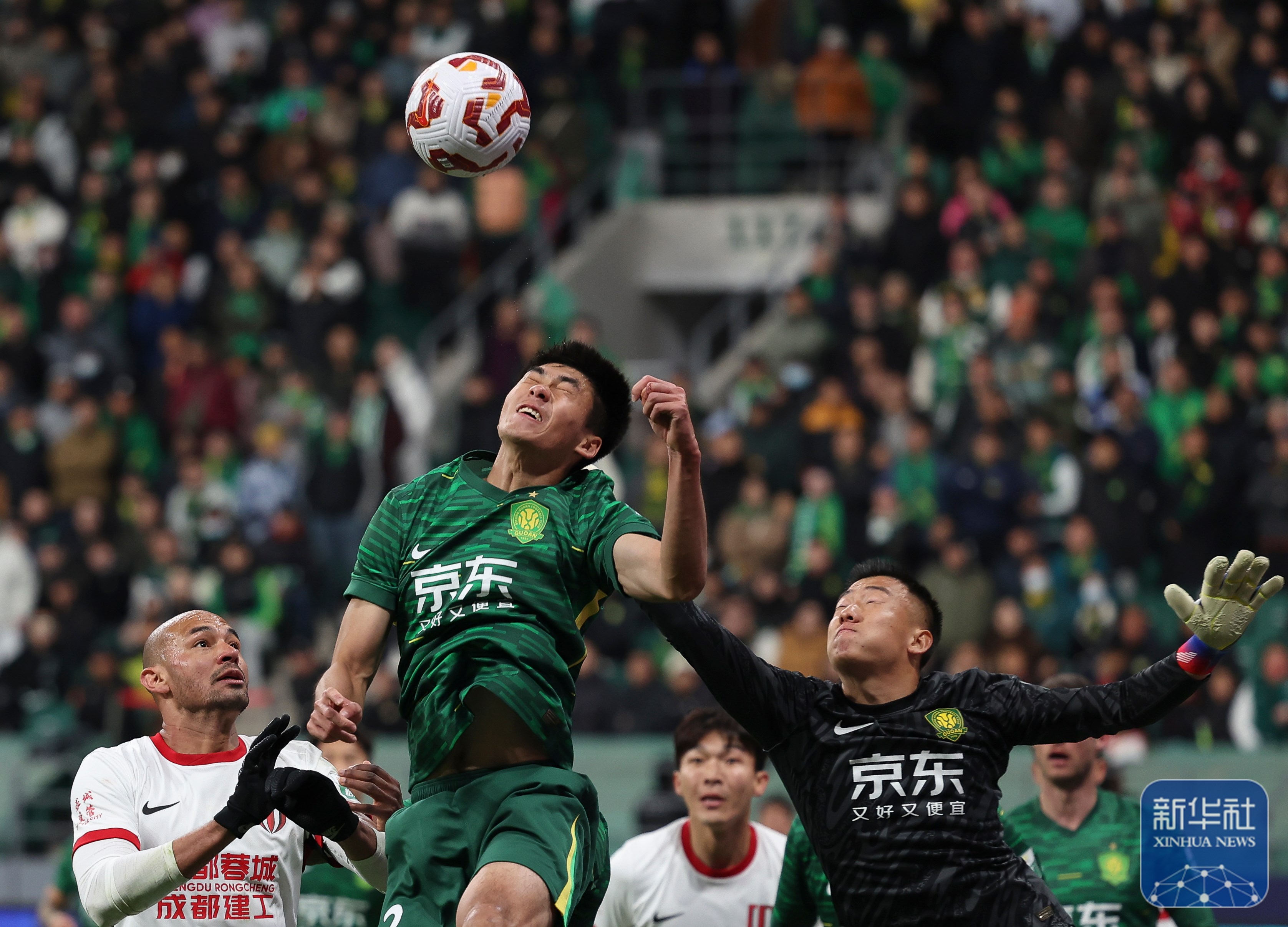 关于国安北京队球员伤情情况公布赛季中教练组备战的信息