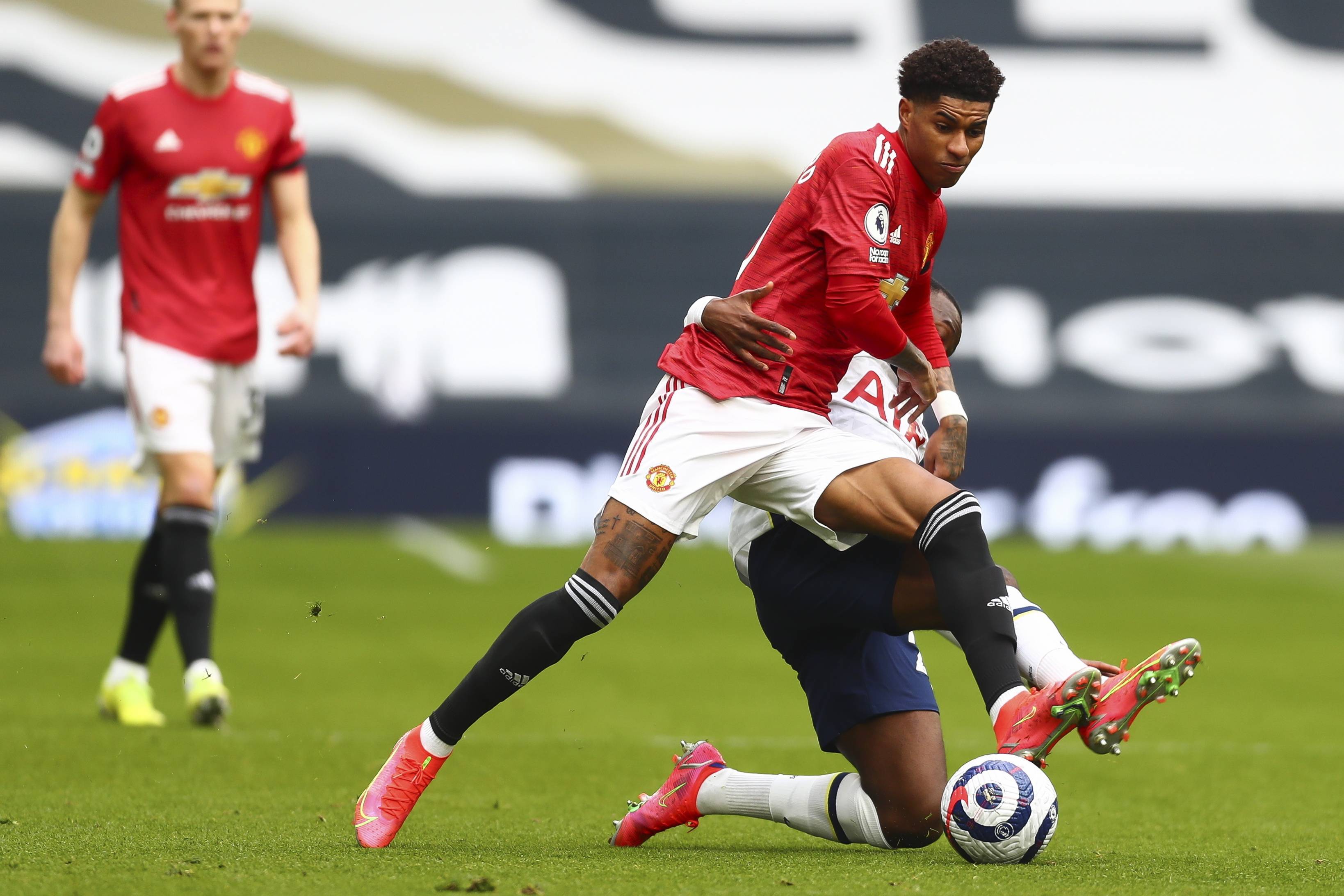 曼联落后战绩，欧冠希望渺茫