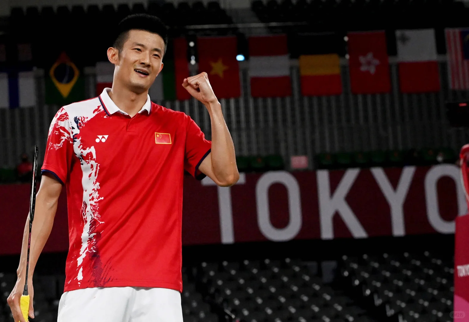 包含日本羽毛球队强势泰国羽毛球队，谌龙关键制胜的词条