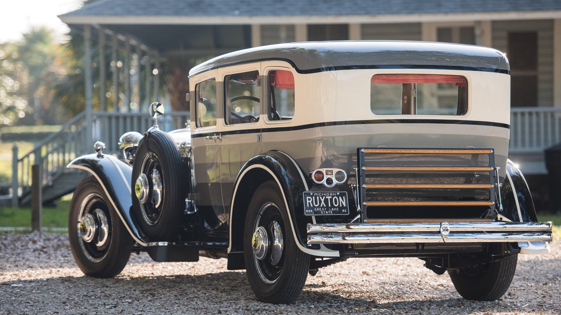 PG电子官方-爱德华兹冠军级表现，雄鹿正面击溃深圳队