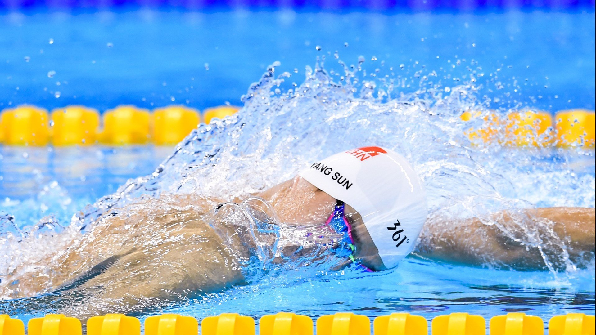 跨界统治力,从NBA的尼克斯压制篮网,到F1赛场的武切维奇式接管