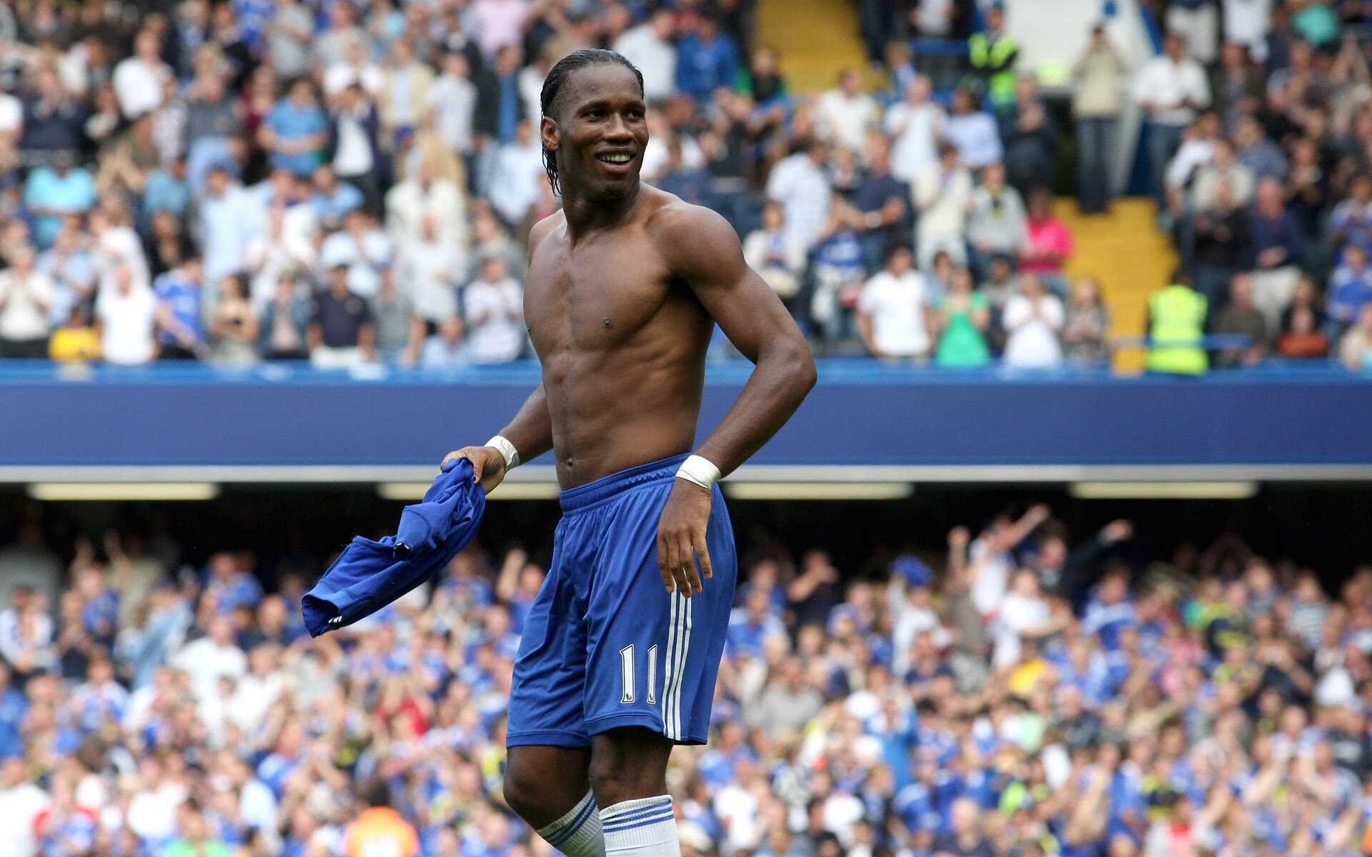 莱万爆发破僵局，曼联争冠战险胜洪都拉斯铁壁